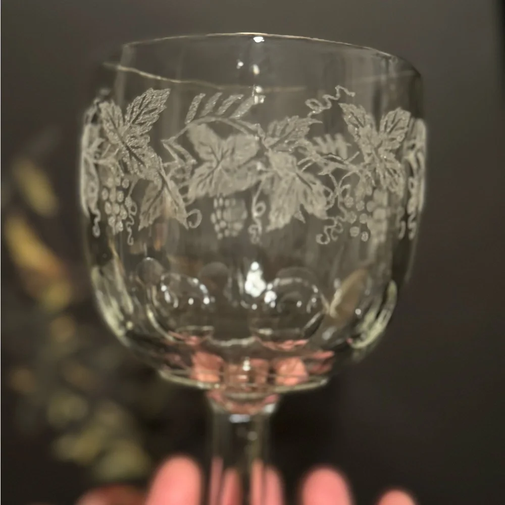 Bartlett Collins Grape Gold Rim Leaf Etched Glass Goblet (Set of 4)